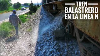 TREN BALASTRERO en acción Descargando balastro fresco y nuevo la vias de Morelia [upl. by Shirk]