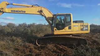 excavadora komatsu pc200 trabajando [upl. by Atilamrac]