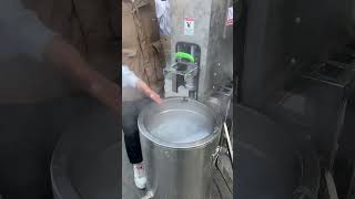 LANzhou beef noodles YouPoMianXingtai Gumao Ramen MachineQinghaishortshorts [upl. by Gilbert217]