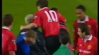 REAL FOOTBALL Two footed challenge no red card no stretcher Man United vs QPR [upl. by Guyon]