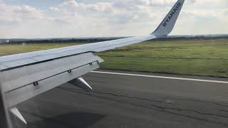 Ryanair B737800 ✈️ landing at Paris Beauvais from Béziers  BZR  🇫🇷 to  BVA  🇫🇷 [upl. by Deraj]