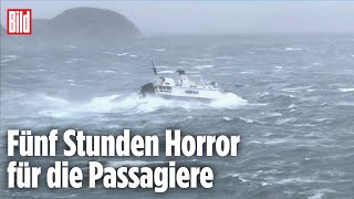 Fähre gerät bei der Überfahrt in schwere See  Ponza Italien [upl. by Nylhtak]