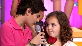 Abraham Mateo sorprende a una fan de 4 añitos Le dedica Mi princesa de David Bisbal [upl. by Serrano]