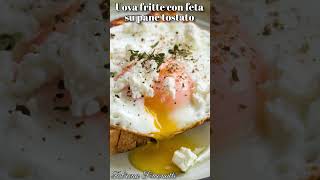 Uova fritte con feta su pane tostato 🥖​🍳 [upl. by Yessej]