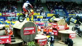 Dougie Lampkin cleans the cotton reels at the indoor world trials 2009 [upl. by Odawa]