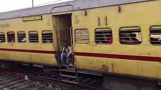 Dhanbad Howrah Coalfield Express skipping Bardhaman  Sealdah Agartala Kanchanjangha Express arrival [upl. by Mikah]