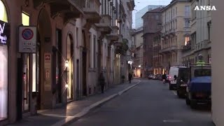 A Milano e Torino finisce lausterity torna lo shopping [upl. by Ycats]