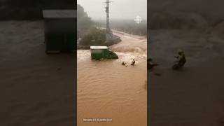 En image des inondations mortelles en Espagne [upl. by Gombach]