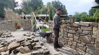 Réaliser un mur en pierre maçonnée   Maçonnerie traditionnelle [upl. by Aciraj]