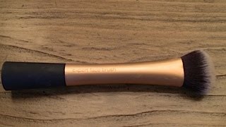 Review Real Techniques Expert Buffing Brush [upl. by Ennylhsa]