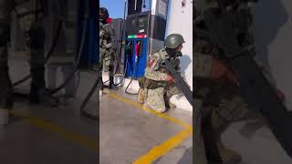 Enfrentamiento en Culiacán entre civiles y militares [upl. by Ominorej904]