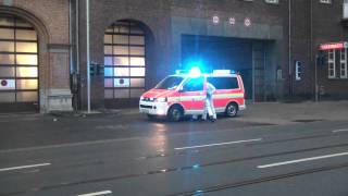 Fahrerwechsel während Einsatzfahrt Neues NEF BF Düsseldorf FW1 [upl. by Janice437]