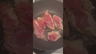 Fettine di pollo spruzzata di origano e coperte di prosciutto crudo buon appetito [upl. by Arv939]