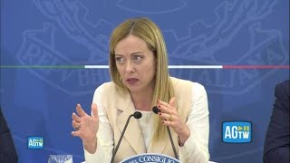 Manovra Meloni «Donne con figli danno il loro contributo alla società asilo gratis» [upl. by Aivatan]