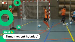 Zaalvoetbal is populair Je kunt vette acties doen [upl. by Odelinda]