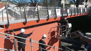 Pose de la passerelle  Pôle déchanges multimodal à la gare de Bressuire [upl. by Sibylle410]