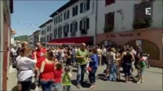 Extrait Des Racines amp Des Ailes  Pays Basque  17102012mp4 [upl. by Holmann]