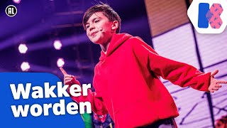 Wakker worden LIVE bij DE GROTE SHOW  Kinderen voor Kinderen [upl. by Evets]