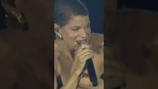 ALESSANDRA AMOROSO canta VIVERE A COLORI live music shorts trending [upl. by Aynotan]