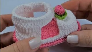 How to crochet Adorable Baby Shoes Easy crochet baby booties 03 months [upl. by Yennor]