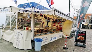 กินปลาแฮริ่งในแบบฉบับชาวดัทช์  Dutch way of eating herring in Volendam  26  03  2021 [upl. by Enner]