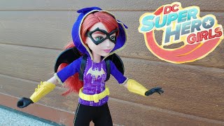 A primeira missão da Batgirl Stop Motion com DC Super Hero Girls PT Portugal [upl. by Enial]