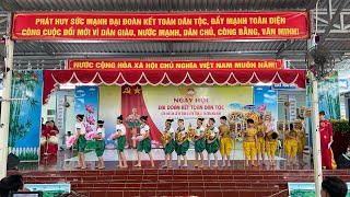 Múa Khmer bài Ngày hội quê em do các em học sinh Trường Tiểu học Hoà Bình A [upl. by Novikoff263]