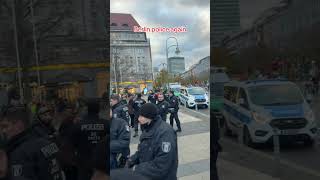 Berliner Polizei verhaftet deutsche Demonstrantin 🚨👮🏻‍♂️🇩🇪 berlin deutschland polizei [upl. by Relyks]