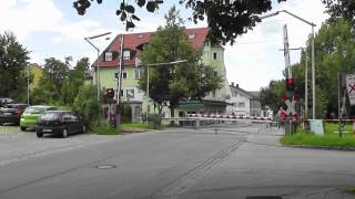 Bahnübergang quotLindenstraßequot Bad Aibling  signalabhängiger BÜ mit Vollschranken [upl. by Seldon]