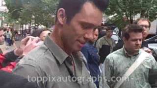 Jeffrey Donovan  Signing Autographs at Live with Regis and Kelly [upl. by Proffitt]