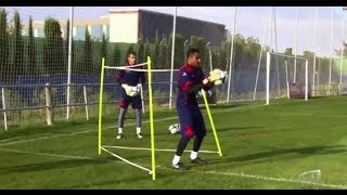 El portero LUIS LLOPIS entrenando a KEYLOR NAVAS en el Levante UD [upl. by Tenn]