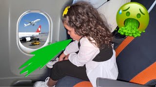 ￼ Amira a vomi dans l’avion ✈️ Départ en vacances [upl. by Emmalyn]