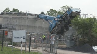 Autokran stürzt auf Gebäude in Alpen Kreis Wesel [upl. by Nylidnarb713]