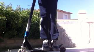 Faire un 180 en trottinette freestyle  Tutoriel trottinette freestyle [upl. by Anem]