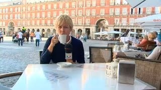 A relaxing cup of café con leche in Plaza Mayor [upl. by Leesen]