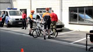 Demonstratie fietsbrigade politie Denderleeuw  Demonstration bicycle police [upl. by Ahtnicaj272]