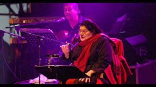 Mercedes Sosa amp Milton Nascimento  Volver a los 17 [upl. by Jolenta]