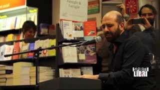 CHECCO ZALONE  LA DONNA CANNONE cantata da GIGI DALESSIO HD Feltrinelli Bari [upl. by Idalla]