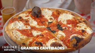 Cómo la mejor pizzería de Nueva York hace 140000 pizzas al año  Grandes cantidades [upl. by Zsa Zsa]