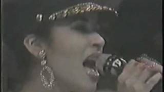 Selena Baila Esta Cumbia LIVE Houston Astrodome 1993 [upl. by Abner]