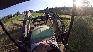 Andainage Regain 2017  DeutzFahr Agrofarm 410T amp andaineur Kuhn GA 3201 GM On Board [upl. by Elidad]