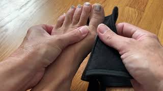 How to Wear the Bunion Relief and Toe Corrector  Dr Scholls Bunion Relief [upl. by Whallon]