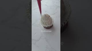 White Christmas tree 🎄 nozzle 6B christmas cupcakedecorating shorts cupcaketutorial food fyp [upl. by Isla906]