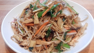 S1Ep5Chinese Chicken Chow Mein with Assorted Vegetables 鸡丝什菜炒面 [upl. by Westney]