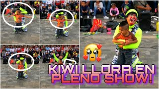 KIWI LLORA EN PLENO SHOW  SE CONMUEVE [upl. by Etnuahc]