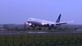 United Airlines Boeing 767 Windy Landing Brussels Airport [upl. by Oremar]