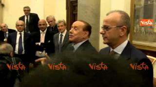 BERLUSCONI RACCONTA UNA BARZELLETTA MENTRE INCONTRA RIVOLUZIONE CRISTIANA [upl. by Nagle]