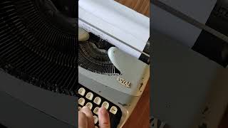 Royal Royalite Model Typewriter [upl. by Castra]