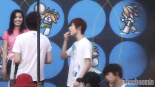 605 more JungTae moments  Minho stroking Taemins hair fancam on lT rec0rding [upl. by Atilahs]