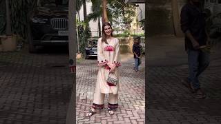 Kriti sanon ka beautiful kurta youtubeshorts bollywood kritisanon fashion style viralshorts [upl. by Eisset217]